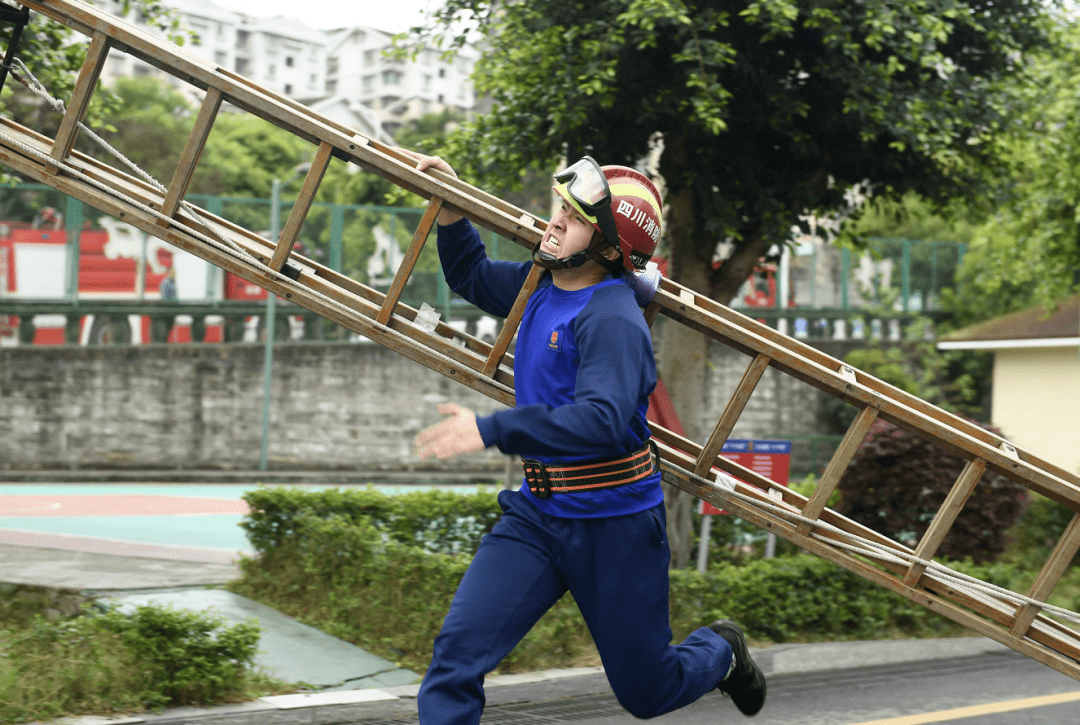 九游娱乐下载-跆拳道公开赛，徽州铁骑队与江汉海豚队读秒扳平，体能对抗拉满！边路成突破口的简单介绍